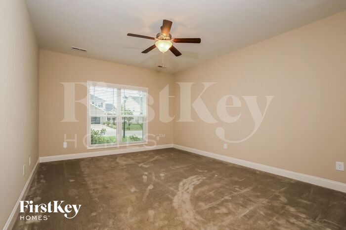 Building Photo - 732 Breeders Cup Dr