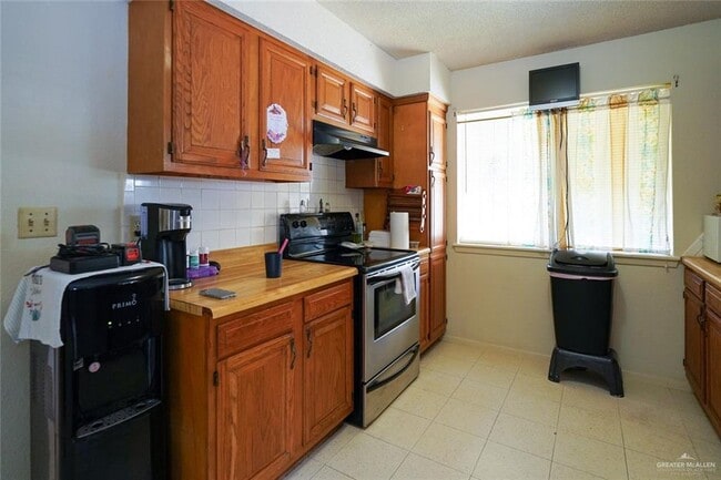 Building Photo - 27 Minnie Ave