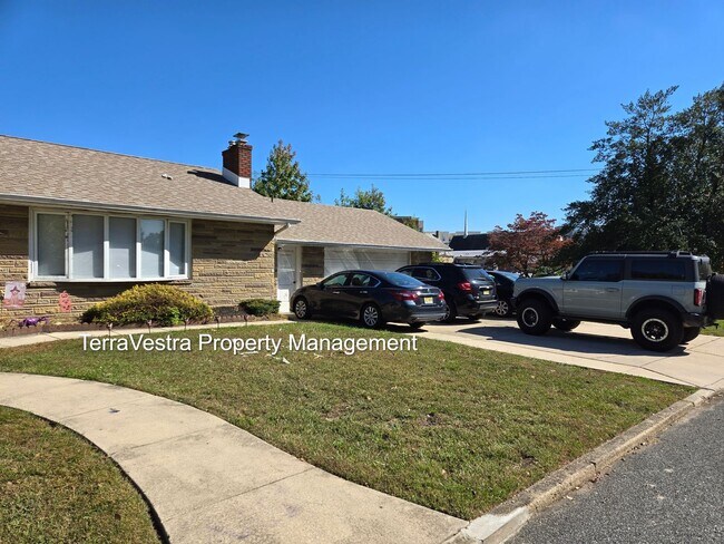 Building Photo - College rental 5 bedroom 4 bathroom Now sh...