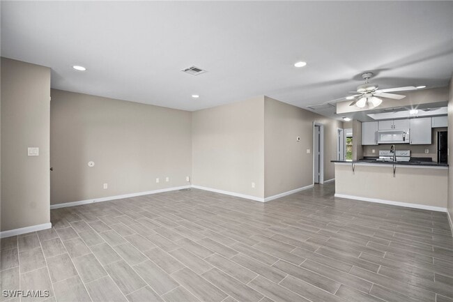Building Photo - 1413 SE 23rd Pl