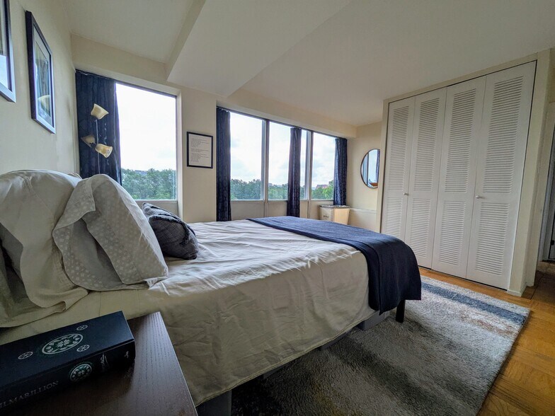 Primary bedroom - 1301 Delaware Ave SW
