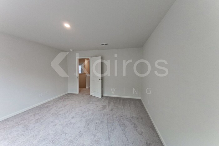 Building Photo - 202 Topaz Ln