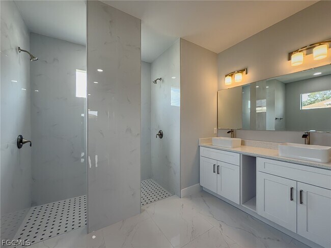 Building Photo - 417 Paddock St