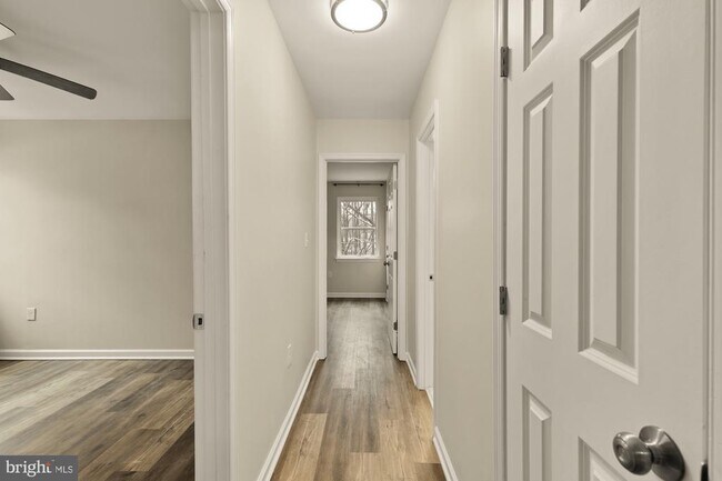 Building Photo - 882 College Pkwy