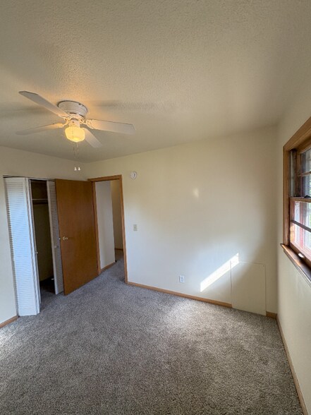 Building Photo - 5347 4th St NE