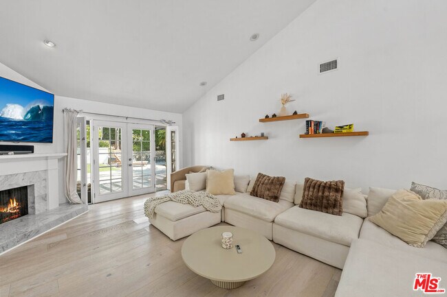 Building Photo - 3614 Malibu Country Dr