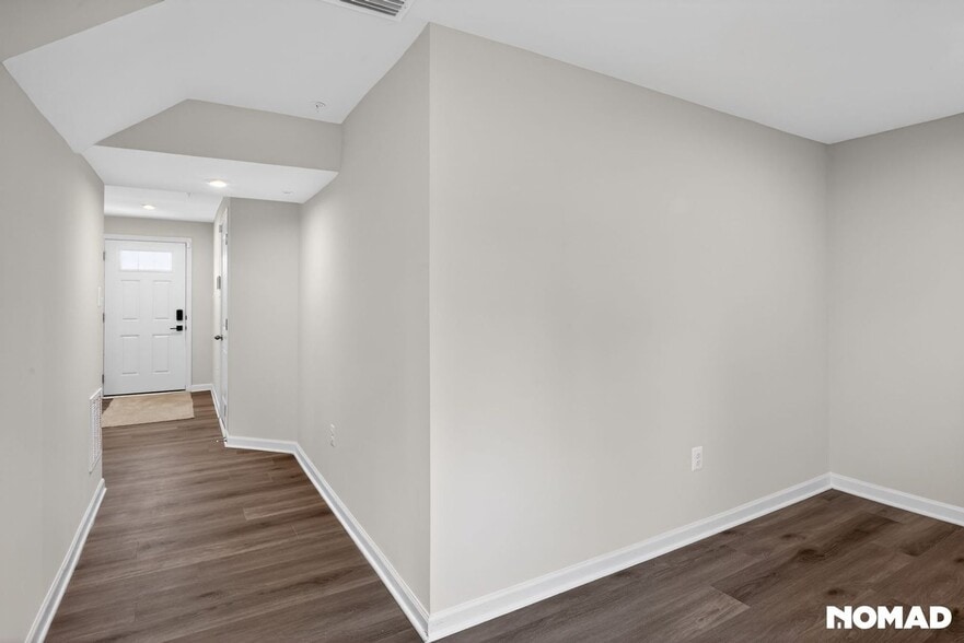 Building Photo - 611 Yellow Bill Ln