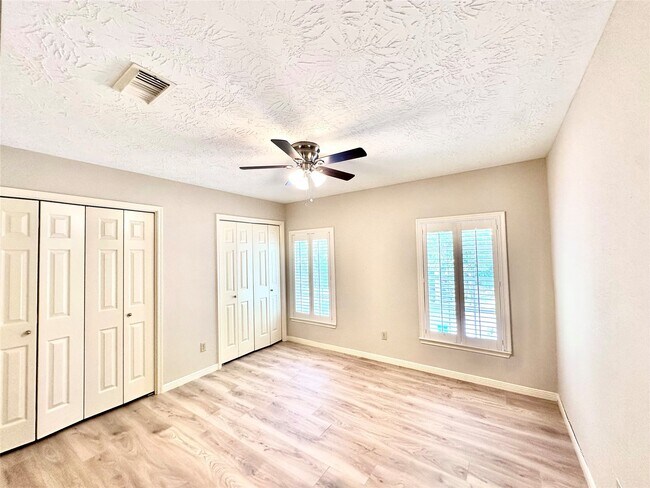 Building Photo - 15 Outervale Pl