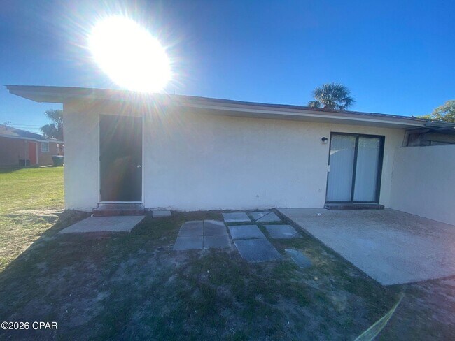 Building Photo - 707 N 9th St