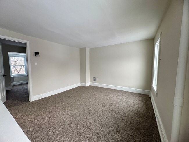 Building Photo - 320 S Ann St