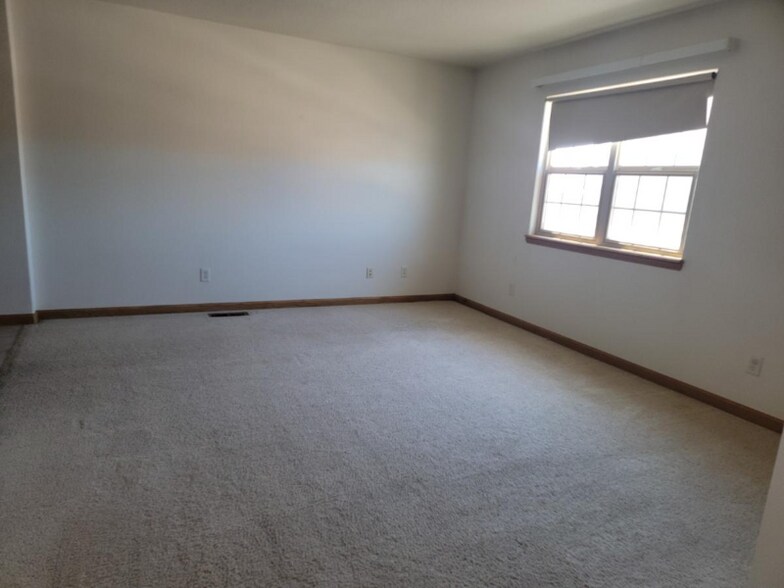 Building Photo - 7367 Carlin Grv