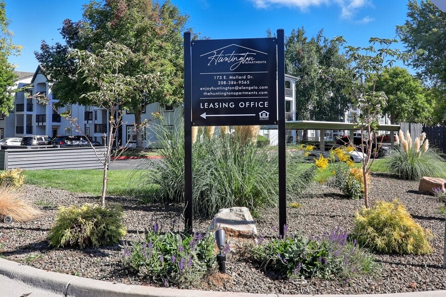 Building Photo - Huntington