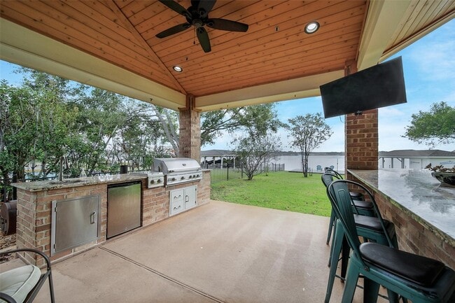 Building Photo - 9698 E Shore Dr