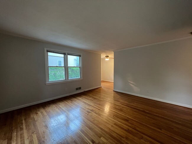 Building Photo - Delightful 1 Level 4 Bedroom Home On Exten...