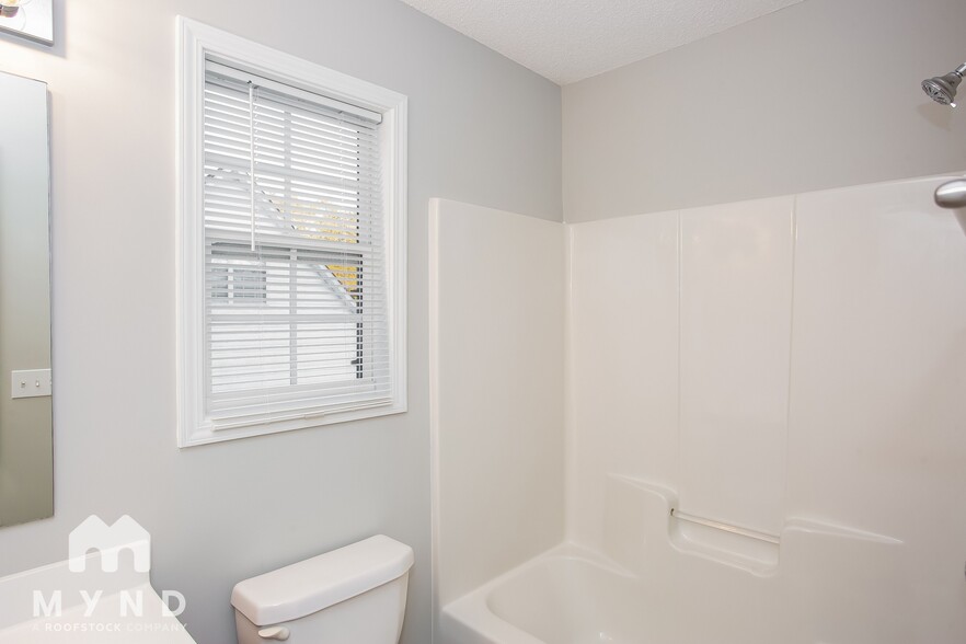 Building Photo - 312 Chinaberry Dr