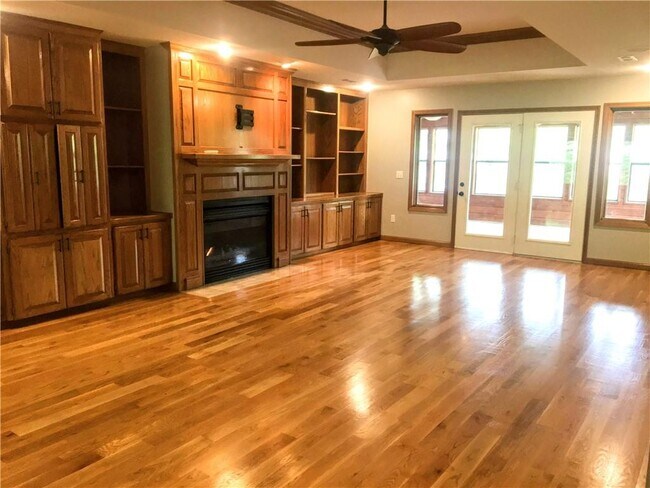 Building Photo - 3261 Eden Dr