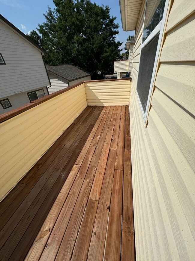 Building Photo - Townhome with 2 Car Garage West Ft. Collins