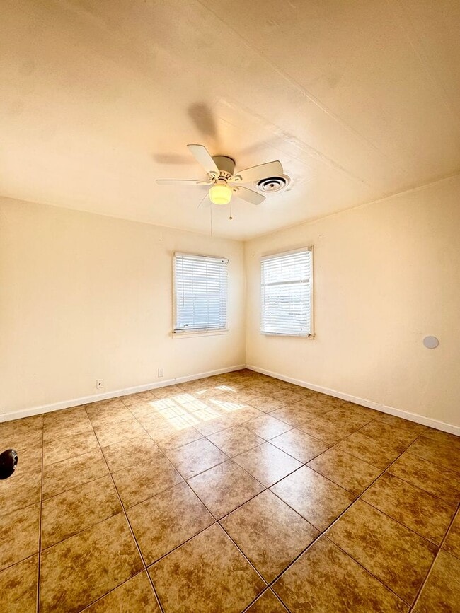 Building Photo - Cozy Home For Rent