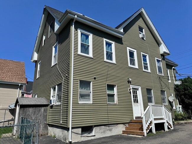 Building Photo - 799 Montello St