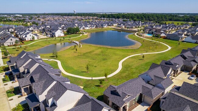 Building Photo - 18114 Greenhill Song Trl