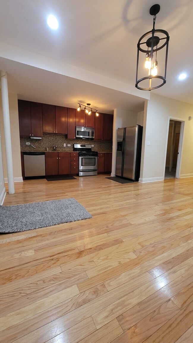 Building Photo - 6736 S Crandon Ave