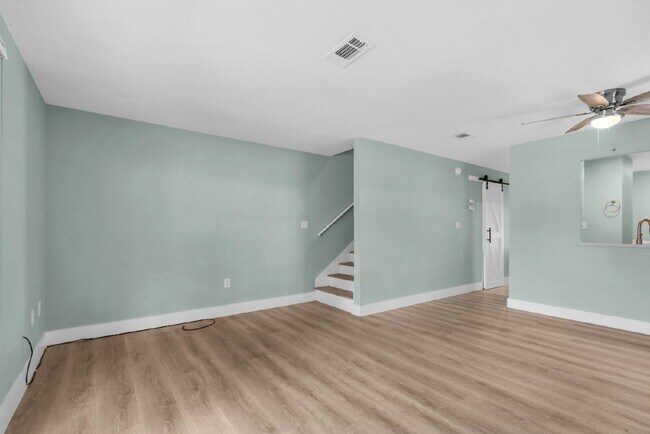 Building Photo - "Charming 2-Bed Townhouse Retreat in Fort ...