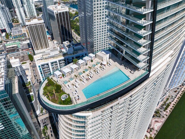 Building Photo - 300 Biscayne Blvd Way