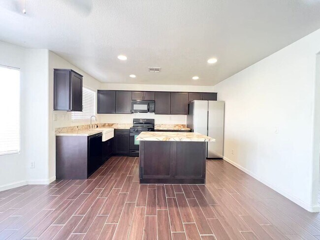 Building Photo - 10996 Crispinio St