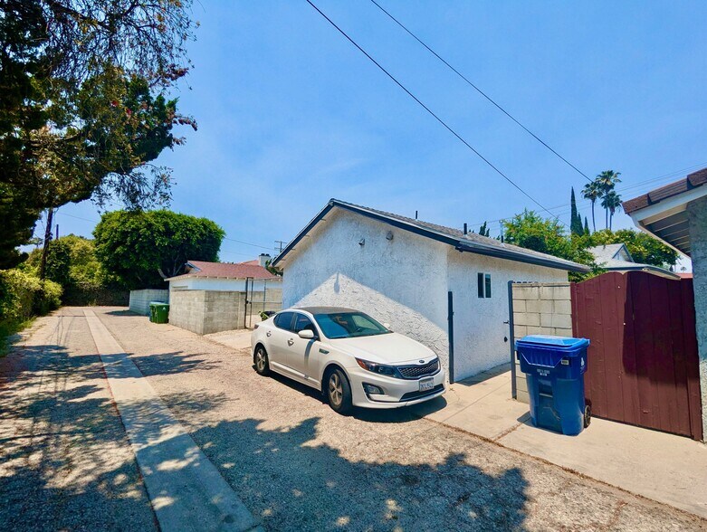 Building Photo - 19036 Plummer St