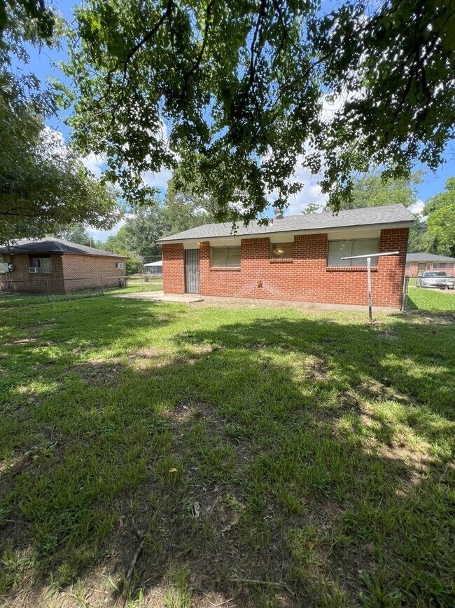 Building Photo - 6132 Pontotoc St