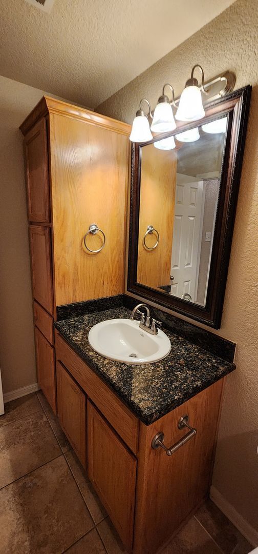 Building Photo - 3 Bedroom 2 bath Duplex South Killeen