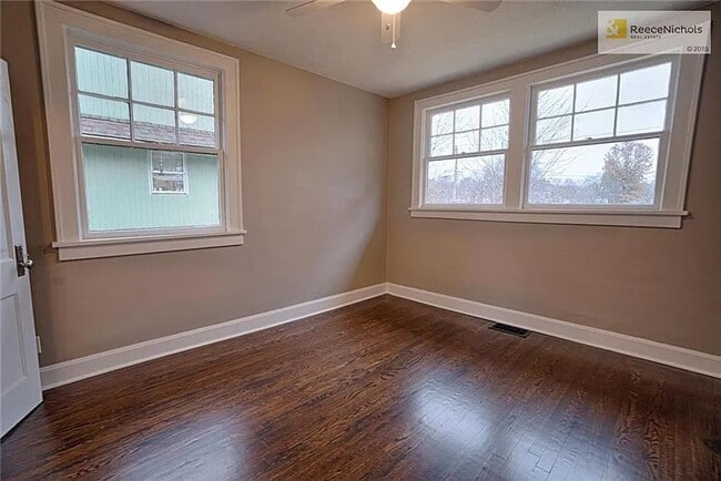 Building Photo - Waldo charmer is ready for move in!