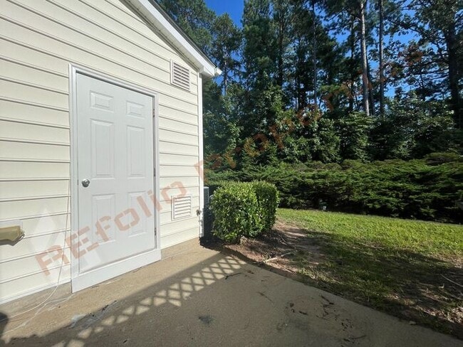 Building Photo - Fresh Paint Interior! Lovely 3 Bedroom 2.5...