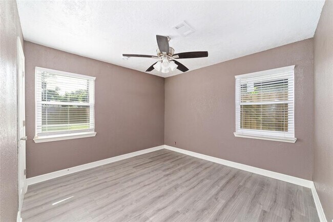 Building Photo - 9333 Fairland Dr