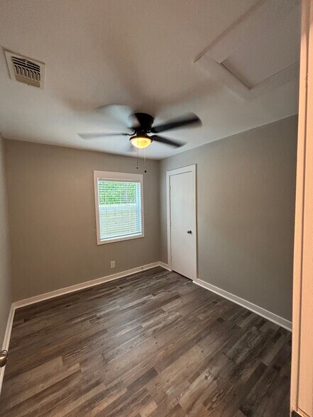 Front Bedroom - 2805 Crest Avenue