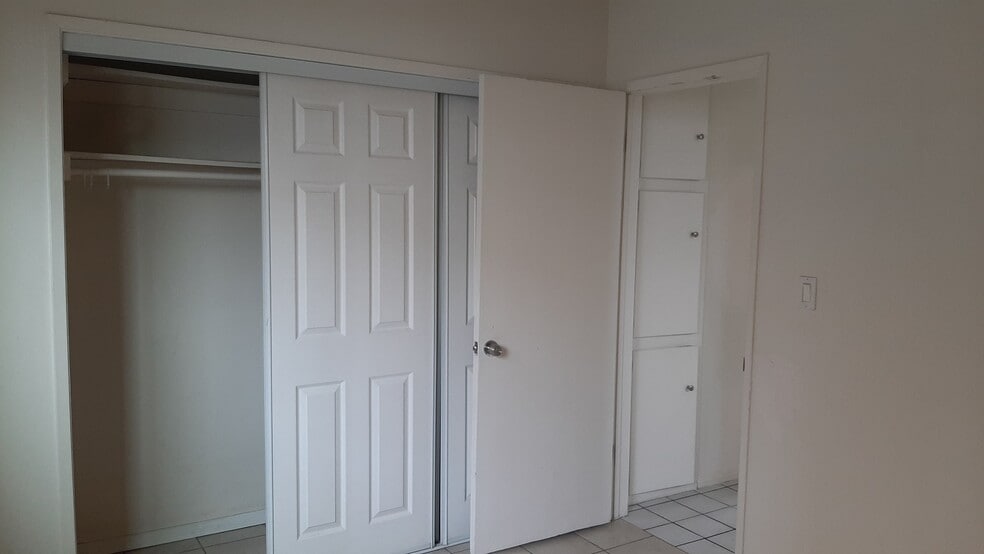Large closet - 455 W Elk Ave