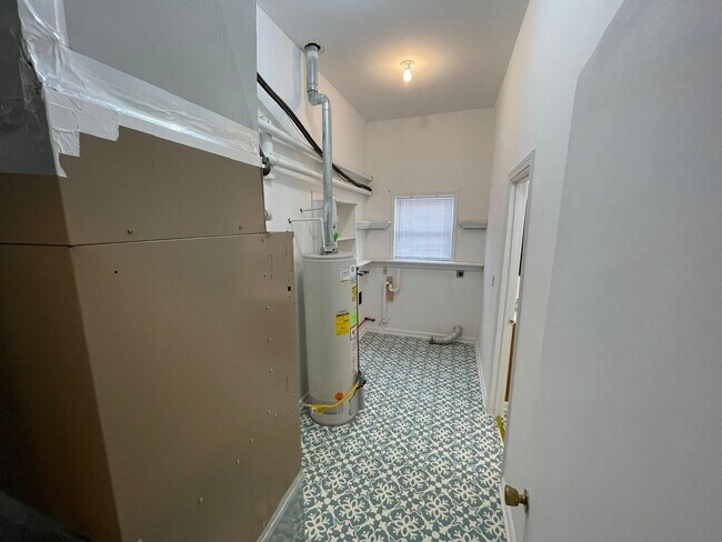 Building Photo - 18206 Shelbyville Rd