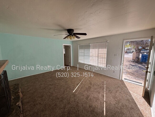 Building Photo - 4 Bed, 2 Bath House on a Large Corner Lot for Rent (22nd St/Wilmot)