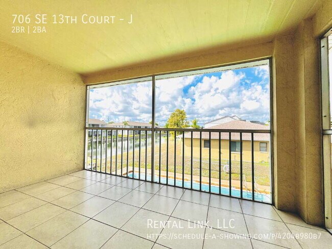 Building Photo - 706 SE 13th Ct