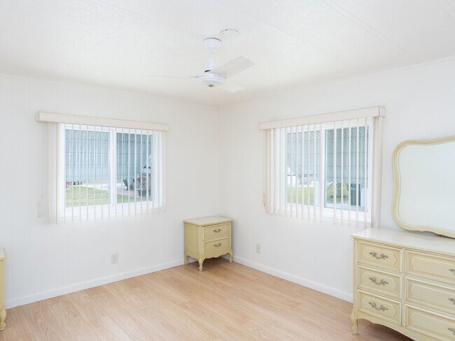 Building Photo - 529 Cervina Dr S