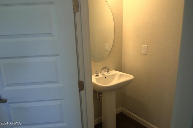 Building Photo - 2090 S Dorsey Ln