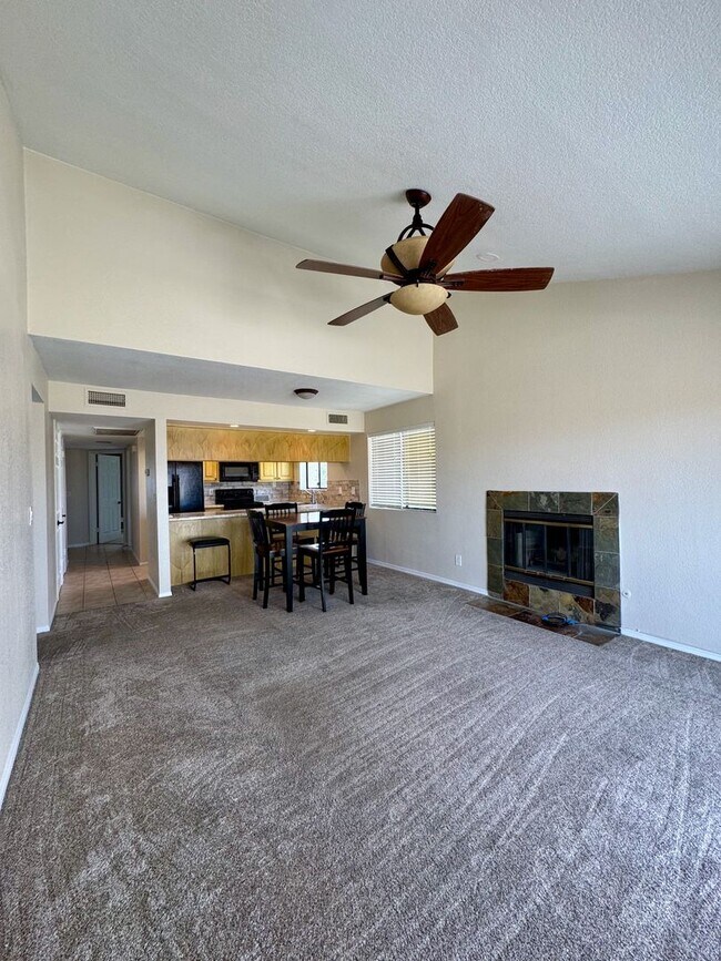 Building Photo - 3-Bedroom Condo with Spectacular Views in ...