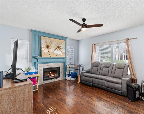 Building Photo - 1520 Beach Ln