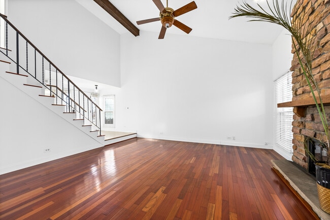 Building Photo - 120 White Birch Ln