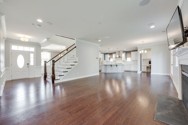 Building Photo - Gorgeous 4 bed 3.5 bath French country hom...