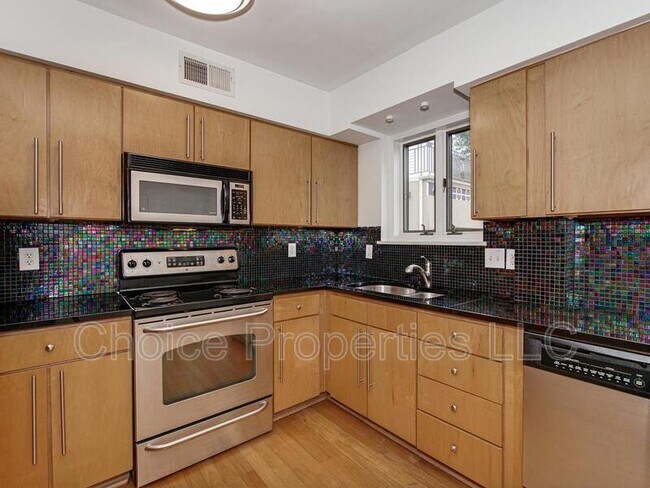 Building Photo - 211 N Dotger Ave