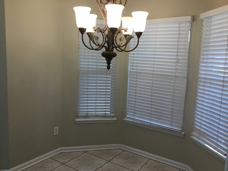 Building Photo - 1773 Chandelier Cir E