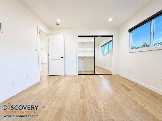 Building Photo - 3939 Midvale Ave