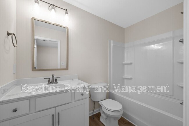 Building Photo - 178 Oak St