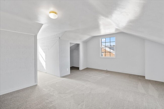 Building Photo - 176 42nd St
